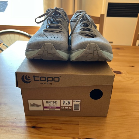 Topo Athletic Gray Running Shoes - Picture 2 of 4